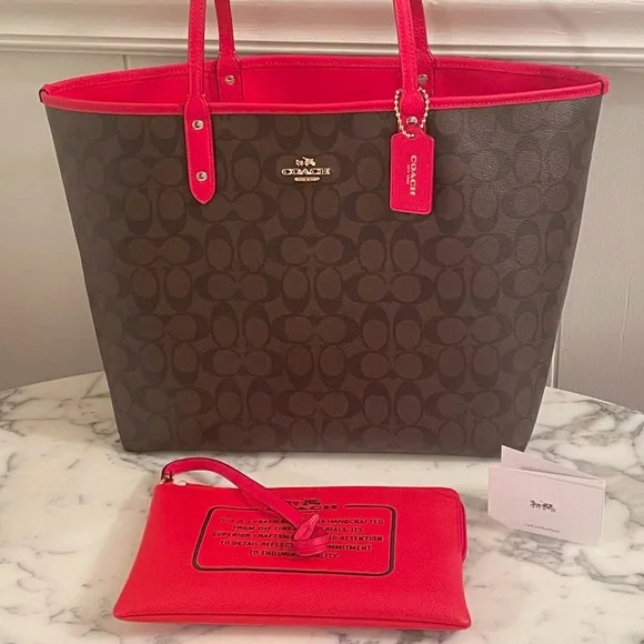 Coach reversible Tote - Picture 2 of 12